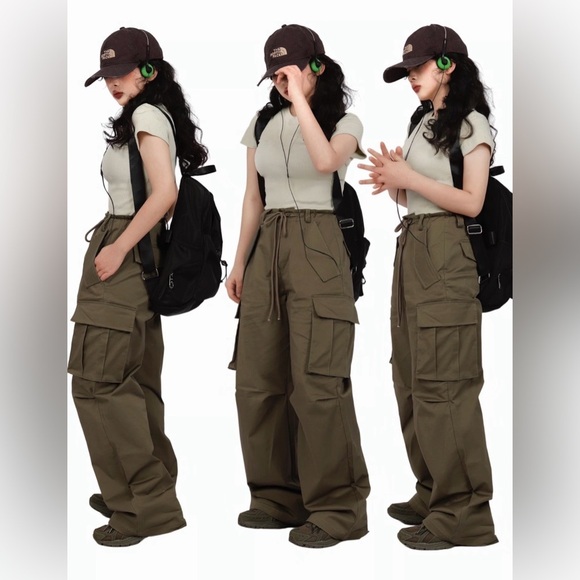Aritzia Pants - ✨Host pick✨Aritzia Army Green Cargo Pants for Women NWOT